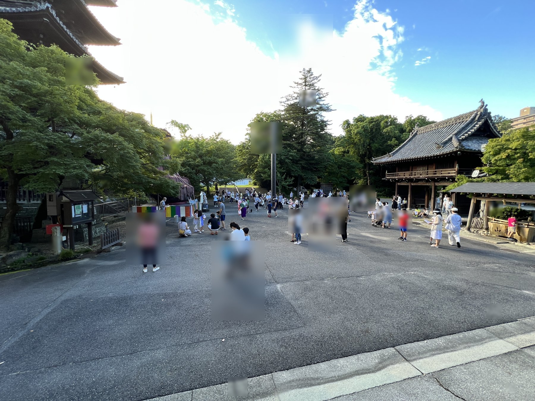 興正寺境内でのラジオ体操の様子